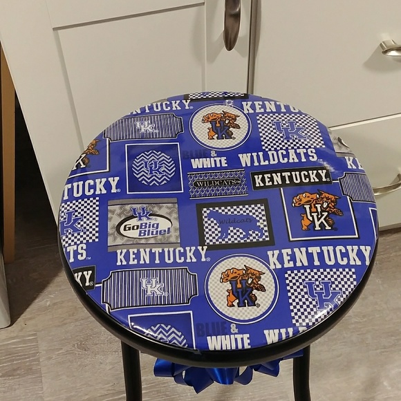 24' Kentucky Folding Sport stool - Picture 2 of 2